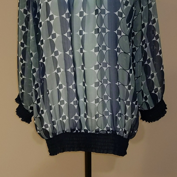 Sheer Geometric Blouse - Picture 2 of 4